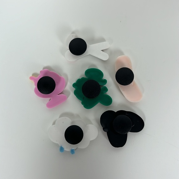 Jibbitz ~ Crocs ~ Charms ~ Makeup ~ Feminine - Picture 2 of 3